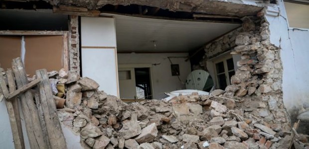 Κατεδαφίσεις σεισμόπληκτων κτιρίων στο Δαμάσι